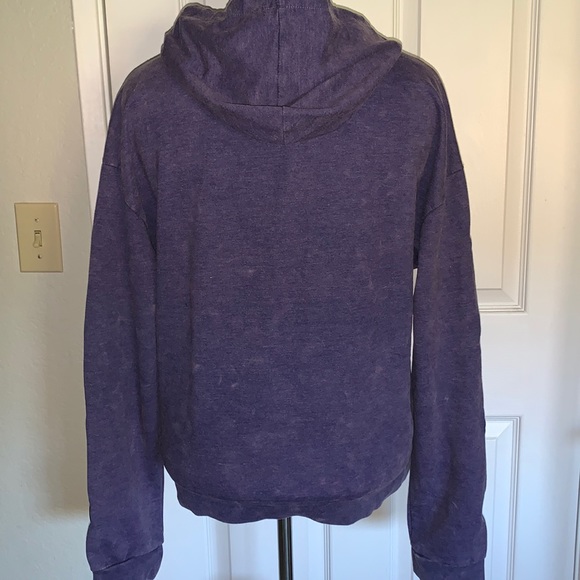 Purple hoodie with large grommet sleeves - Picture 5 of 7